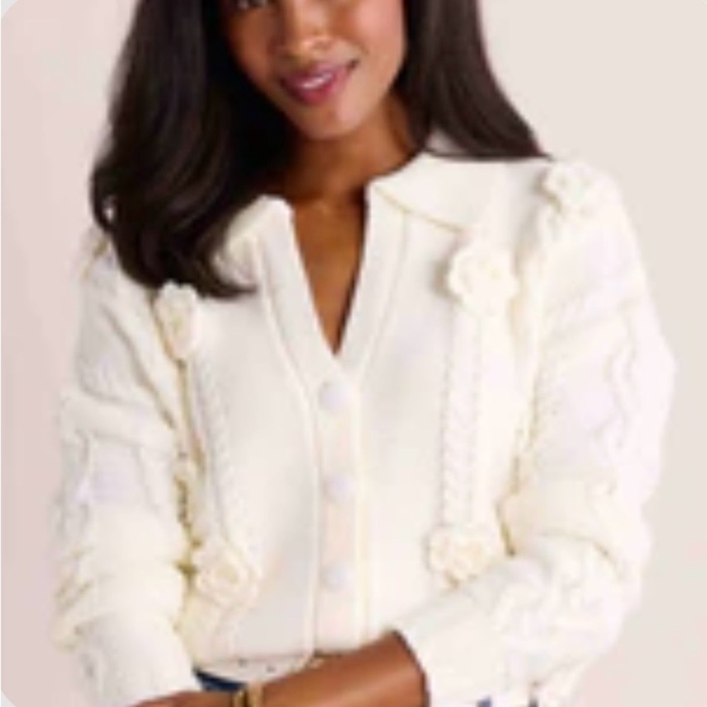 Cardigan Sweater for Women
V Neck with collar and buttons
Ivory/Cream